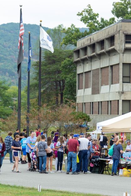 A crowd of festival goers and food vendors mingle around the SKCTC Cumberland Campus.